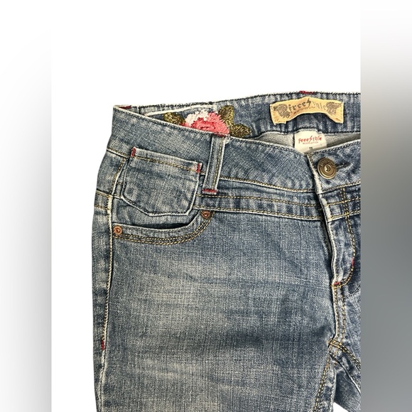 Vintage Y2K Low Rise Jeans Juniors 11  Embroidered Raw Hem Floral 2000s 90s - Picture 5 of 10